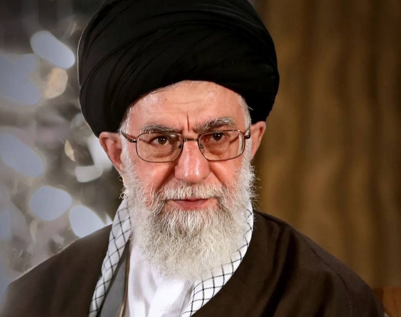 المرشد الأعلى الإيراني، علي خامنئي: 

📌لن نتراجع قيد أنملة عن…