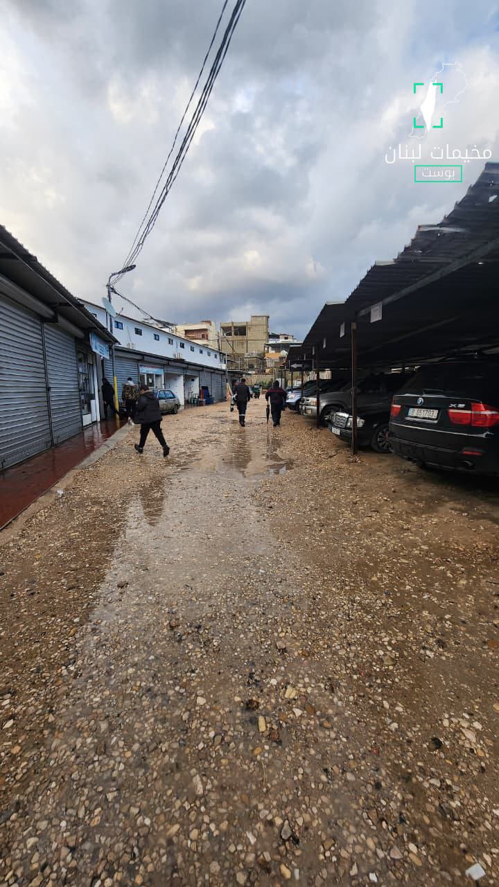 شوارع مخيم عين الحلوة في ظل استمرار تأثير العاصفة والمنخفض…