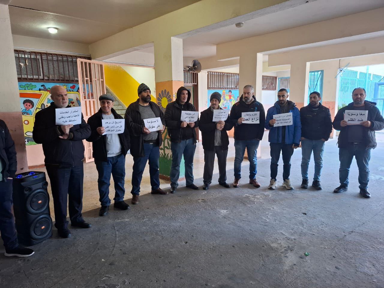 صور من الاعتصام الذي نفذه أساتذة ثانوية القسطل في مخيم…
