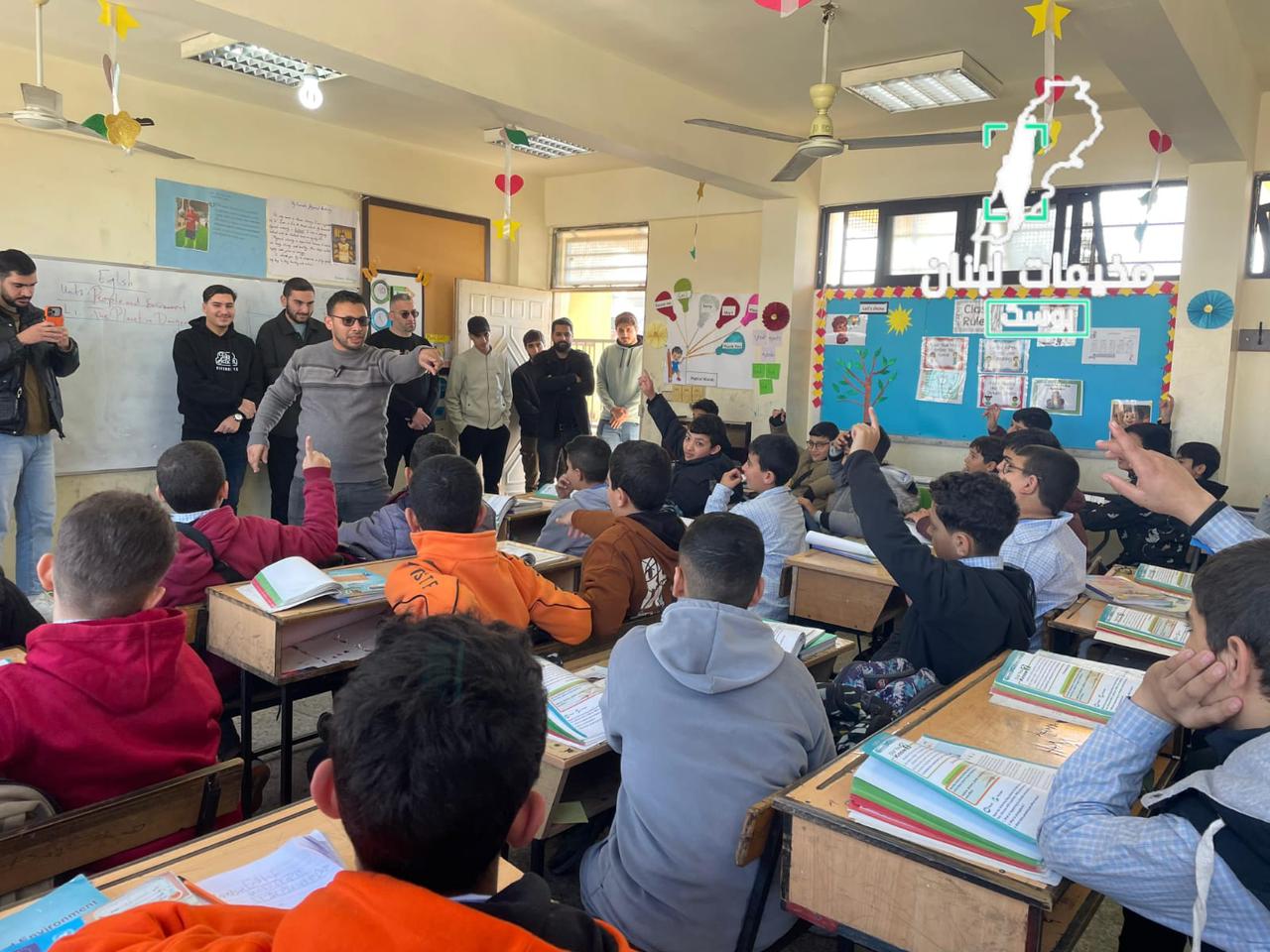 القوى الطلابية في مخيم الرشيدية ترفع علم فلسطين بمدرسة عين…