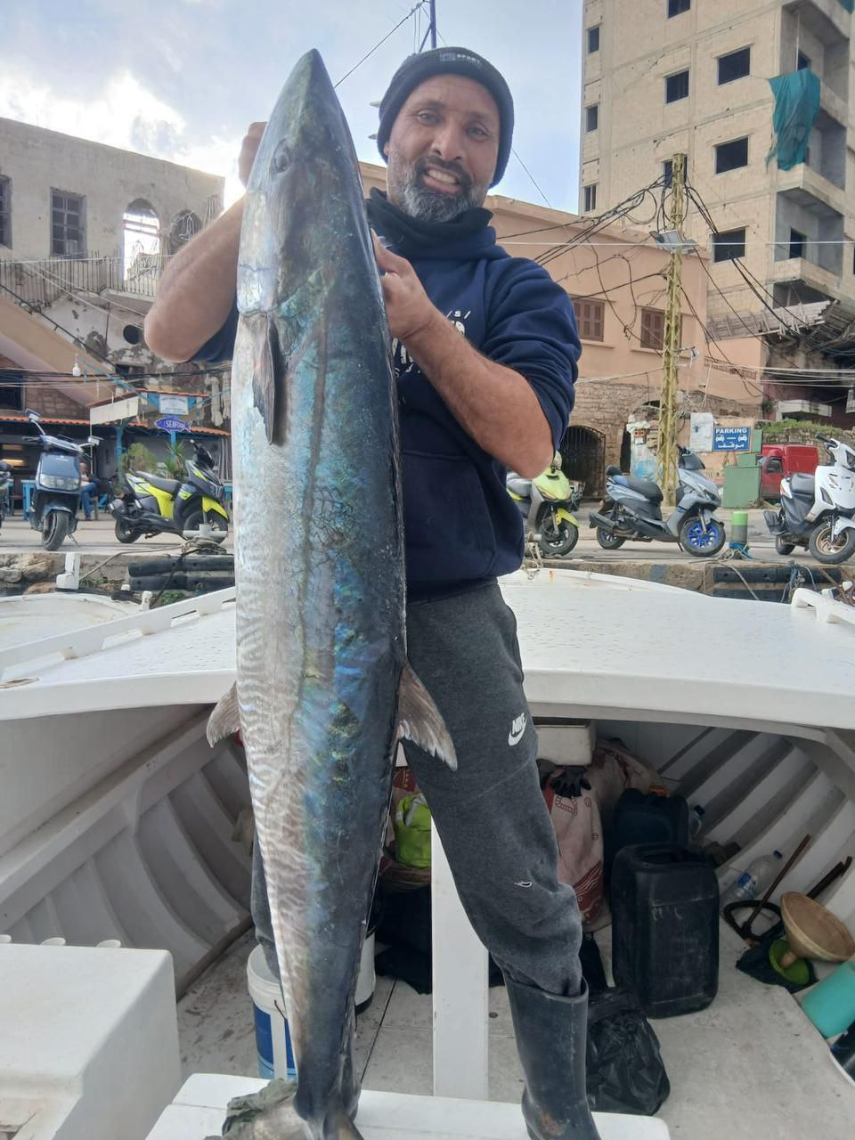 تمكن الصياد الفلسطيني هيثم حسين ابراهيم ابن تجمع جل البحر…