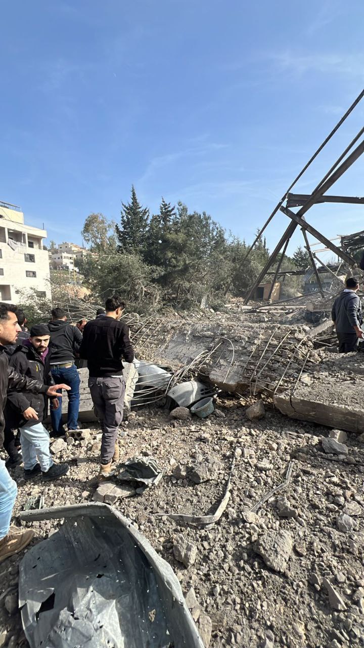 مصادر صحفية: الغارة استهدفت “هنغار” في خربة سلم، والمعلومات تتحدث…