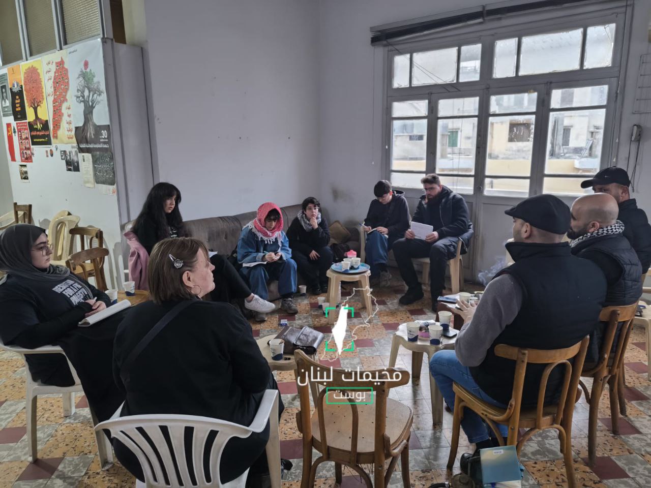 عقدت شبكة “صامدون” للدفاع عن الأسرى الفلسطينيين، لقاء جمعها بناشطين…