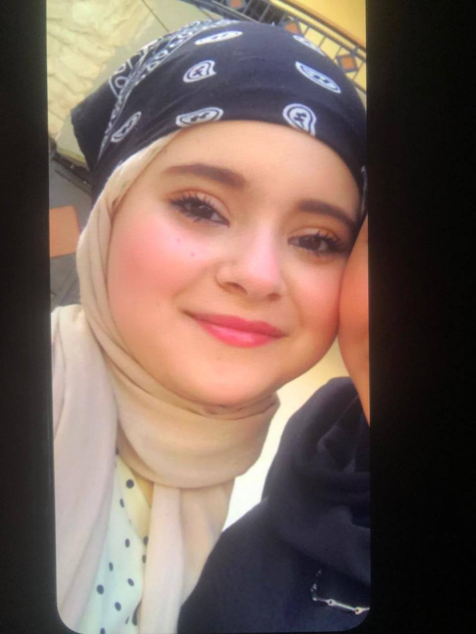 منى مازن الراعي البالغة من العمر ١٣ عاما، خرجت من…