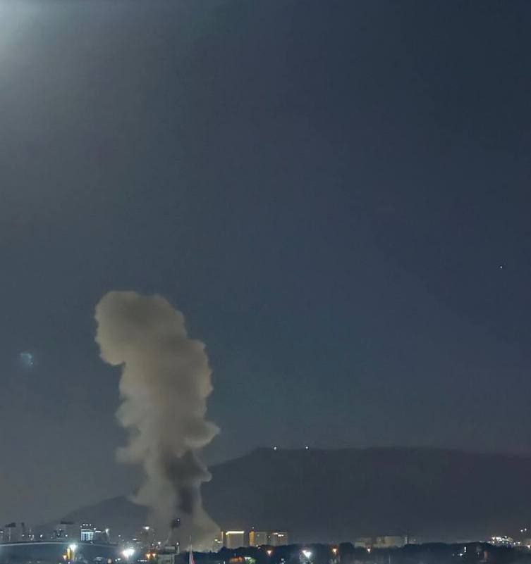 🚨 غارات جوية عنيفة من الطيران الأمريكي “الصهيوني” على العاصمة…