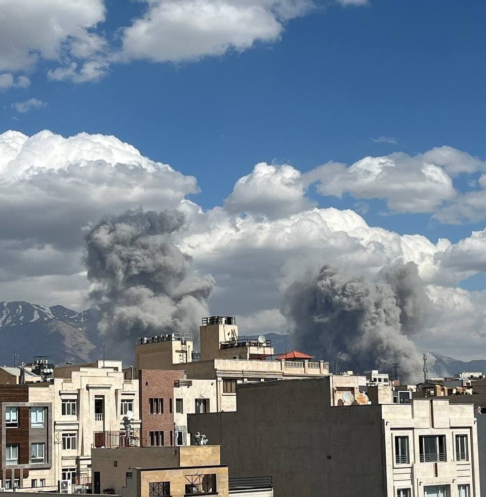 طيران الاحتلال يشن غارات جديدة على العاصمة الإيرانية طهران.