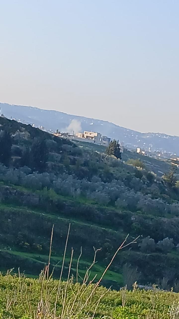 🚨 غارة صهيونية على بلدة محرونة، جنوبي لبنان.