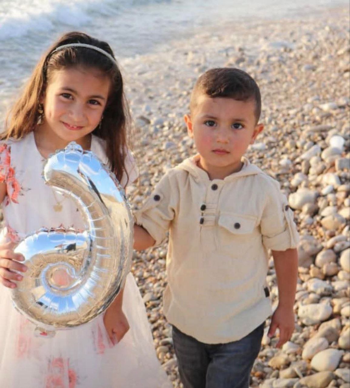 استشهاد الطفلة رقيّة علي قاروط وشقيقها، بقصف الاحتلال لبلدة السلطانية…