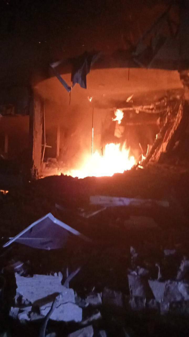 دمار وحريق في المبنى الذي استهدفه الاحتلال ببلدة “عربصاليم” جنوب…