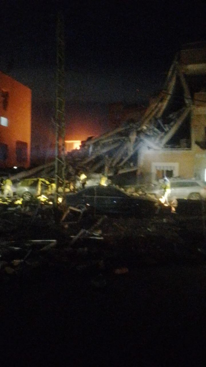 🚨 غارة صهيونية تستهدف مبنى مؤلف من 4 طبقات في…