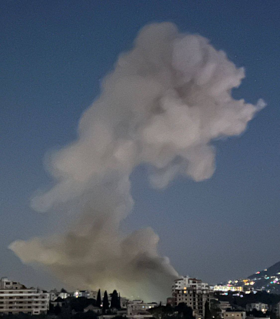 🚨 طيران الاحتلال يشن غارة على الضاحية الجنوبية لبيروت.