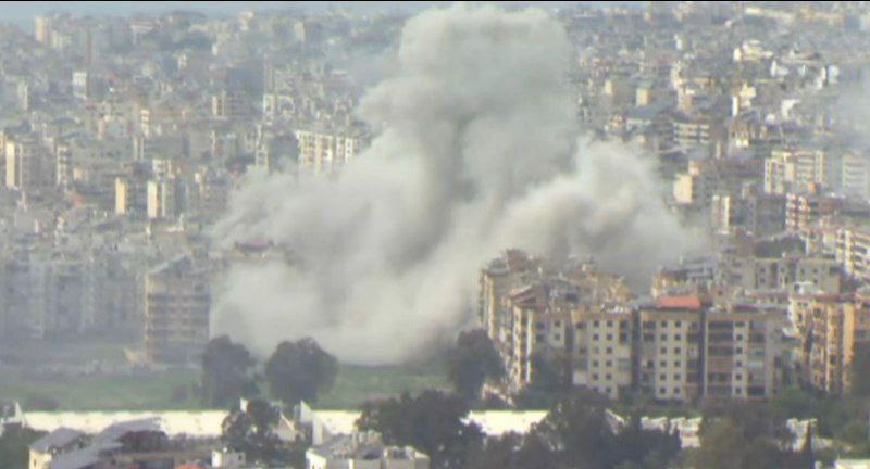 دخان كثيف بعد شن طيران الاحتلال غارة عنيفة على الضاحية…