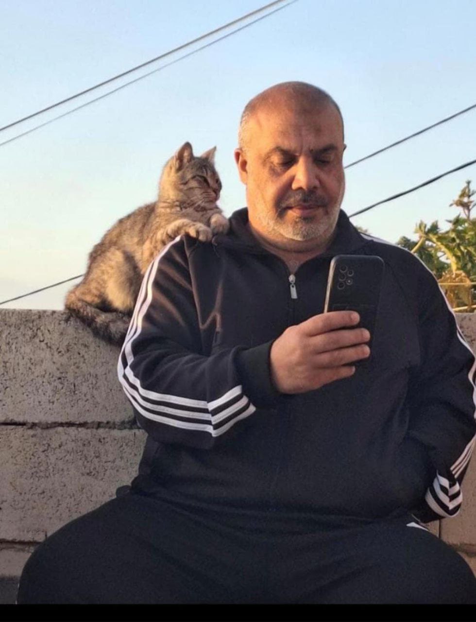 الشهيد علي عثمان الذي ارتقى إثر الغارة التي استهدفت مبنى…