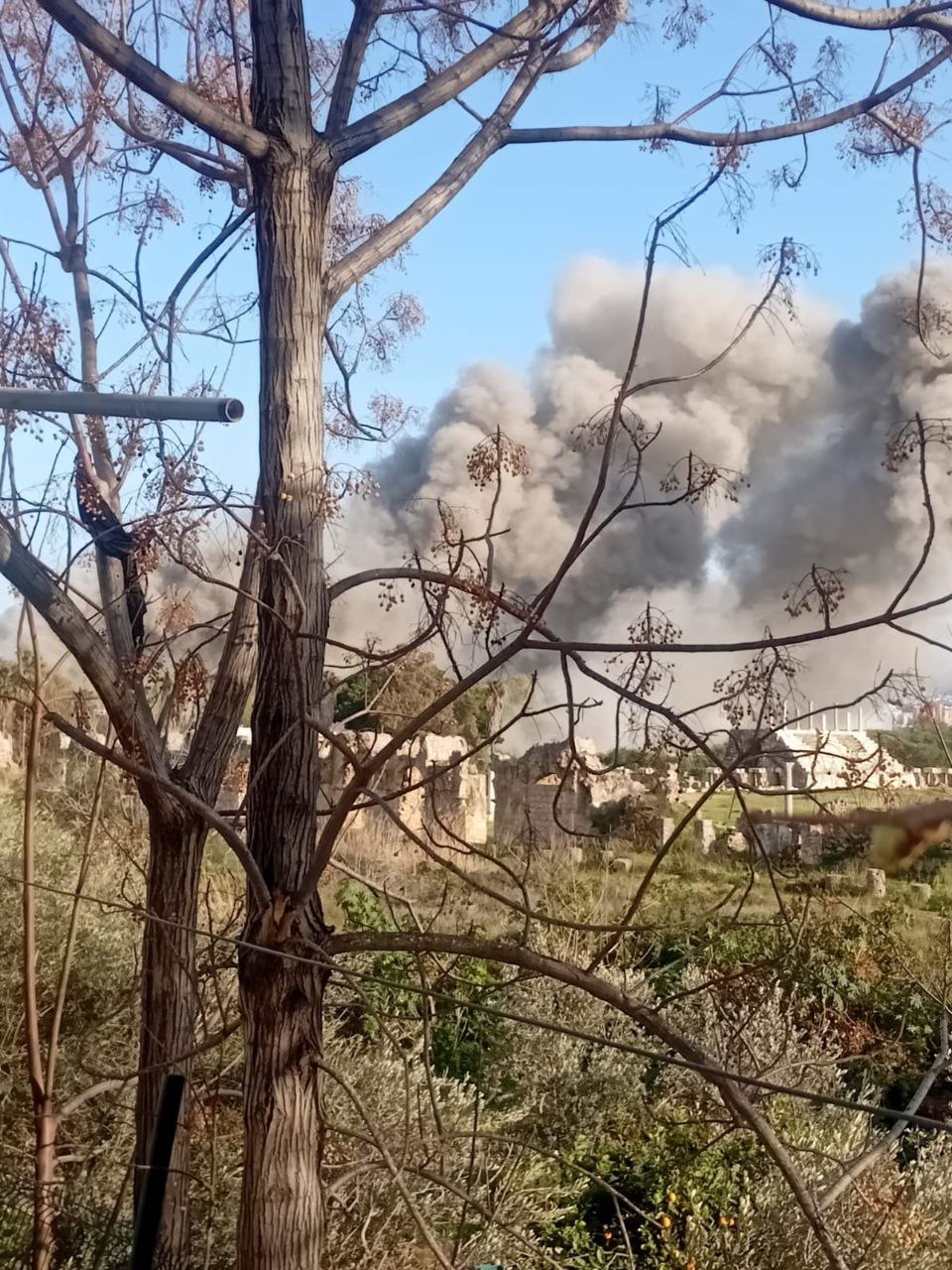 الغارة الصهيونية على مدينة صور جنوب لبنان، استهدفت مدخل المدينة…