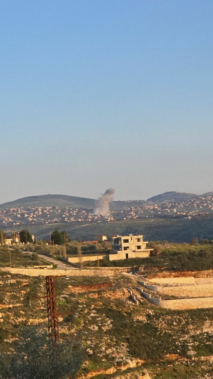 🔴 طيران الاحتلال يشن غارة على بلدة الطيبة، جنوب لبنان.