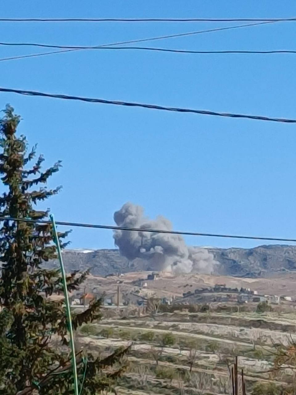 إعلام لبناني: غارة إسرائيلية تستهدف بلدة النبي شيت في البقاع