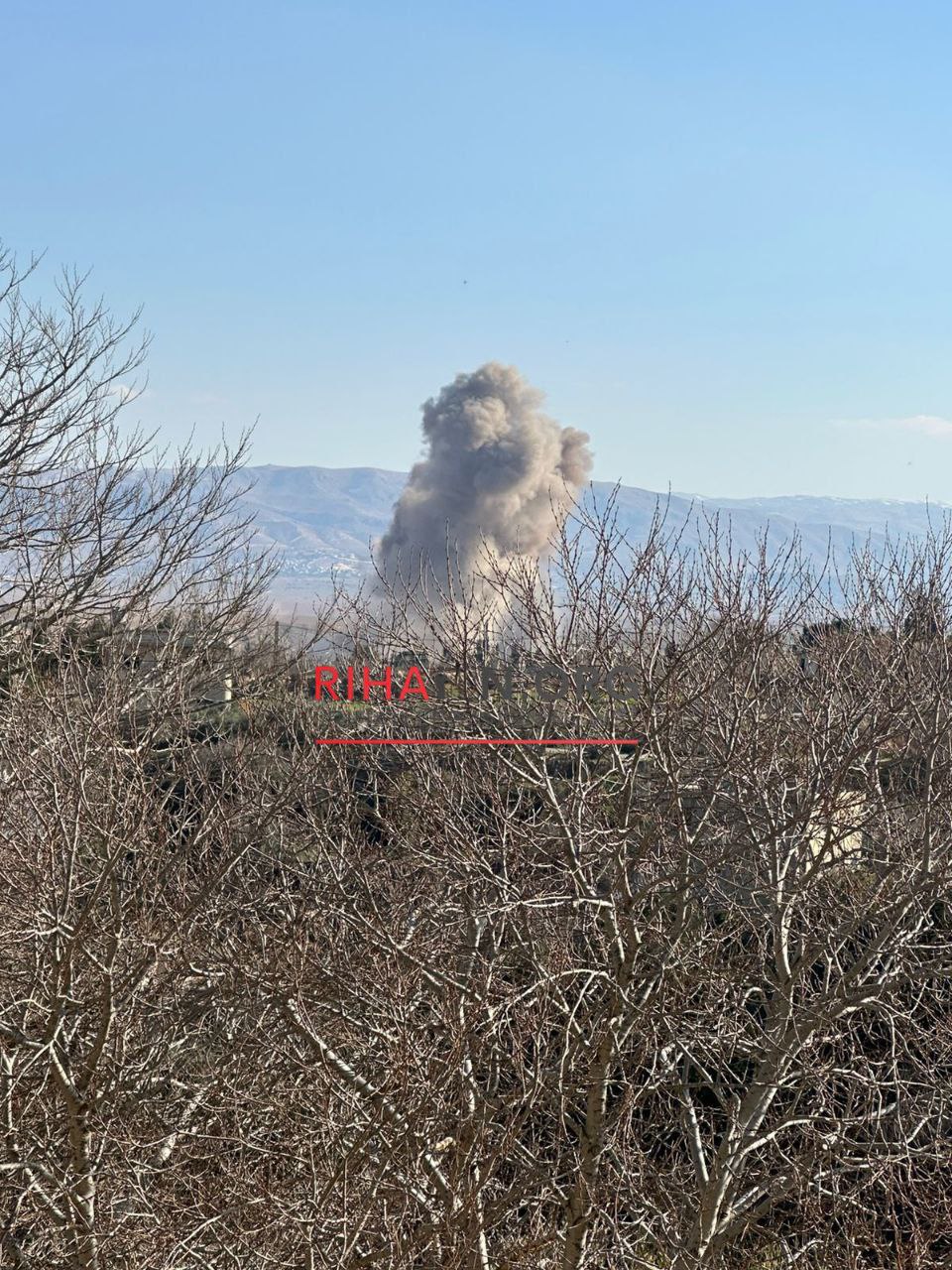 عاجل || طيران الاحتلال يشن غارة على الهرمل شرق لبنان.