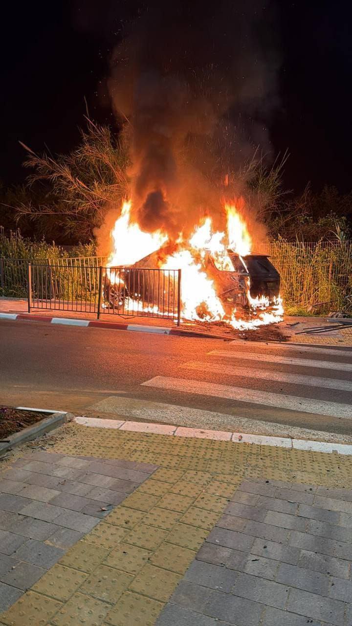 🚨 إصابة 2 من المستوطنين بجروح، بسبب اندلاع حريق بمركبة…