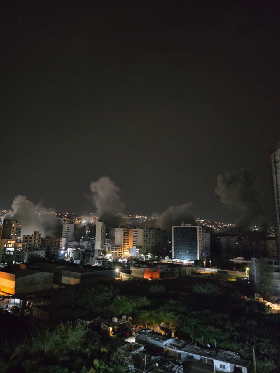طيران الاحتلال يشن غارات عنيفة جداً على الضاحية الجنوبية لبيروت…