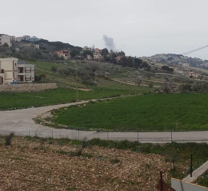 طيران الاحتلال يشن غارة على بلدة السلطانية جنوب لبنان.