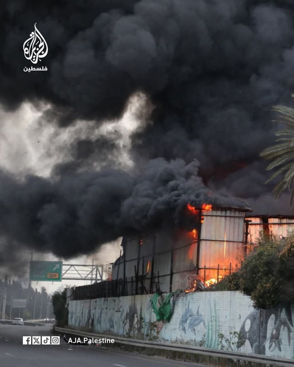 حريق كبير في مصنع إسرائيلي جراء القصف الايراني الأخير