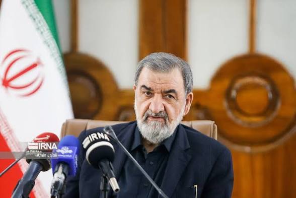 عضو مجمع تشخيص مصلحة النظام محسن رضائي:
– الوجود الأميركي في…