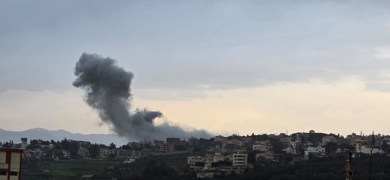 غارة للعدو الصهيوني على تفاحتا قضاء صيدا جنوب لبنان