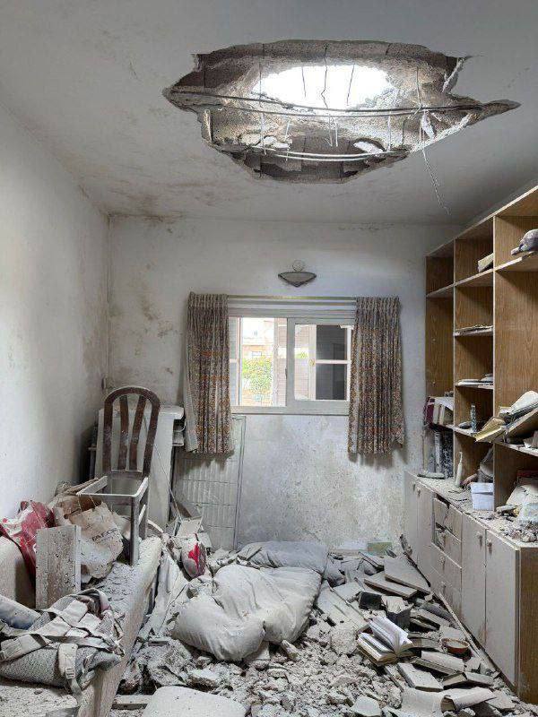 إعلام عبري: دمار واسع في منزل بعد قصف بالصواريخ الإيرانية…