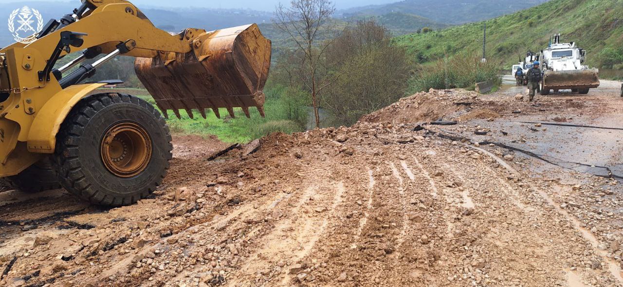 الجيش اللبناني: أعدنا فتح طريقَي دبين- مرجعيون والخردلي-النبطية بالتعاون مع…