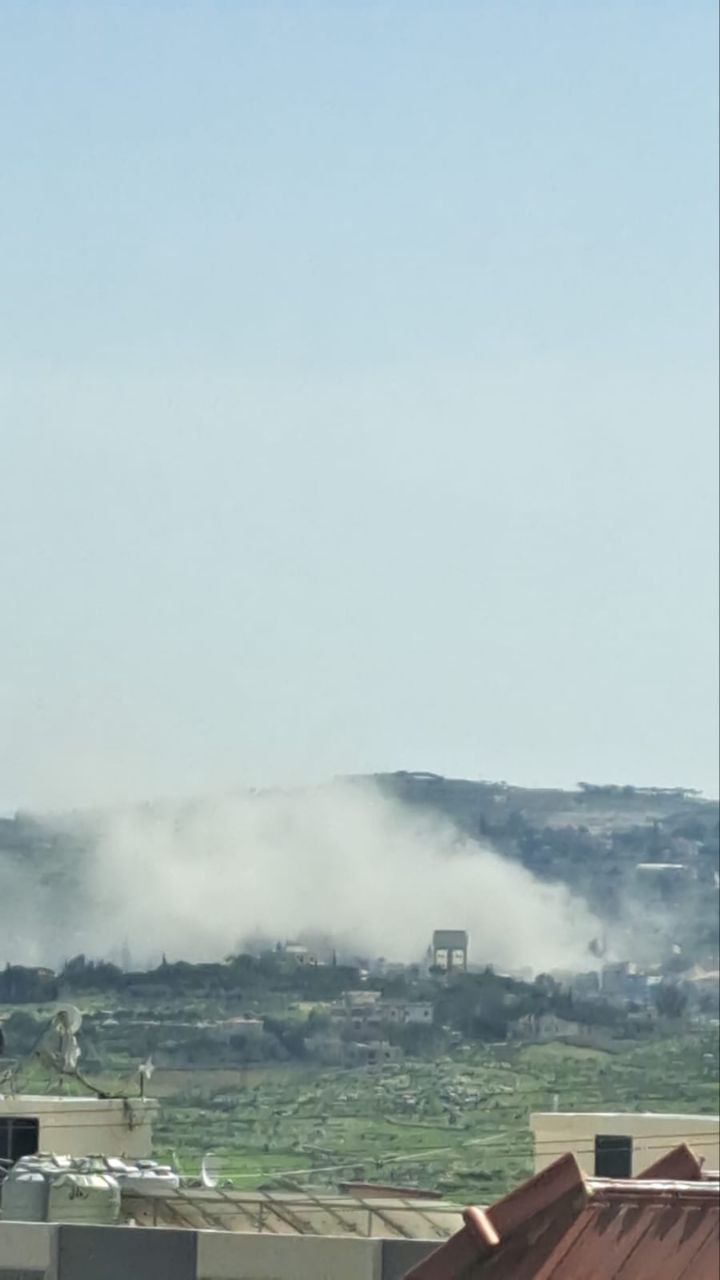 طيران الاحتلال يشن غارة على بلدة حاروف جنوب لبنان