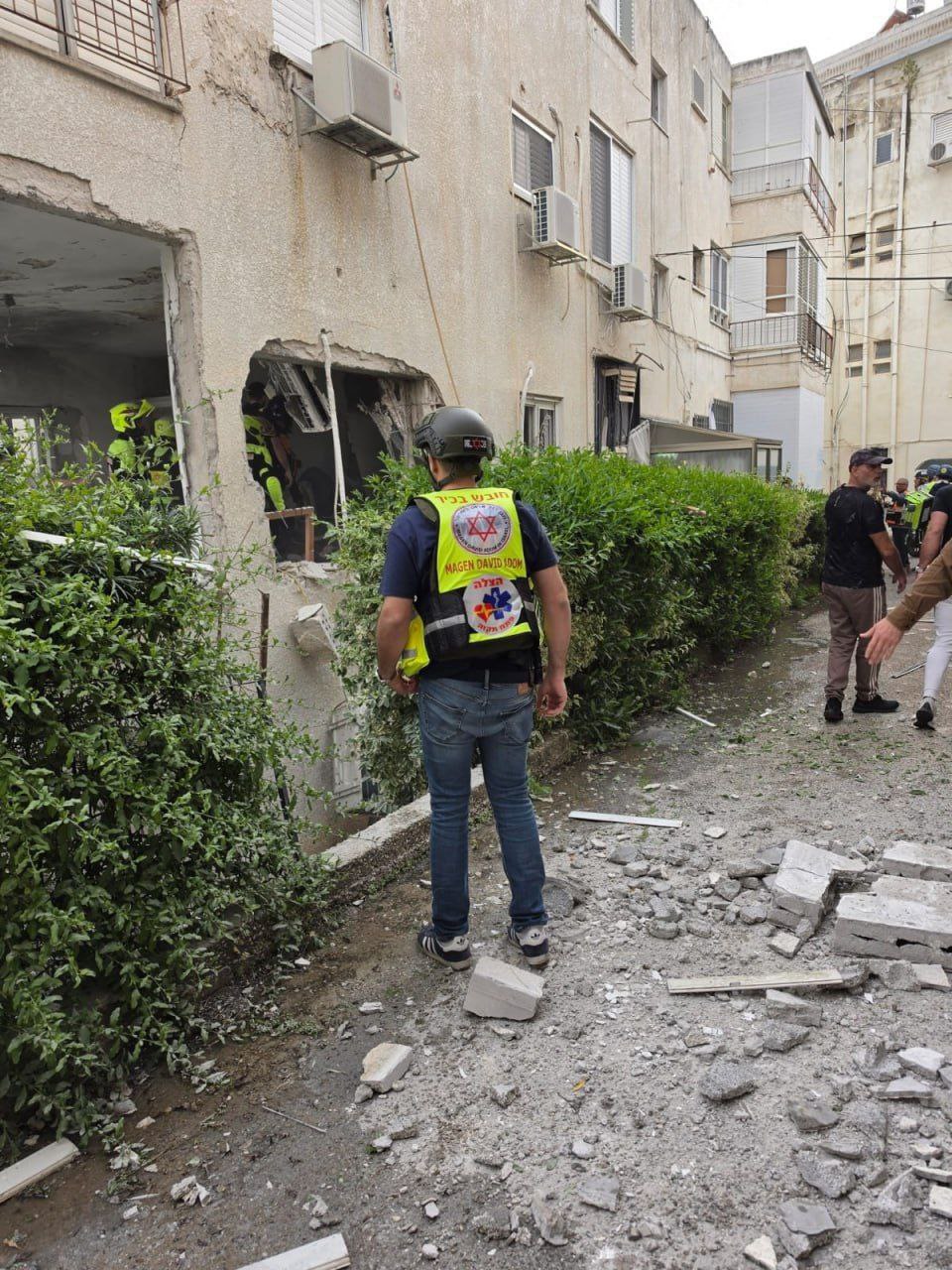 إعلام عبري: أضرار جسيمة في مبنى متعدد الطوابق في “رامات…