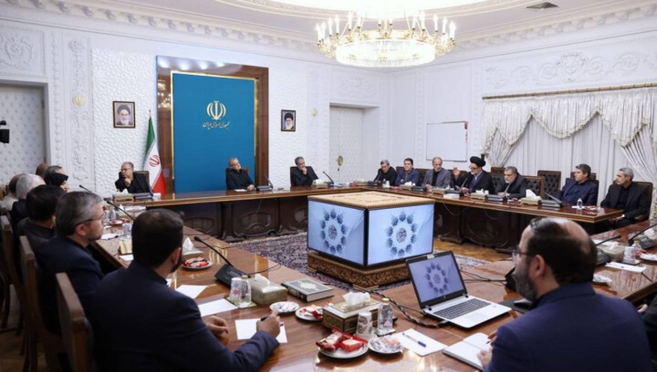 مجلس الدفاع الإيراني: 

📌السبيل الوحيد لعبور مضيق هرمز للدول غير…