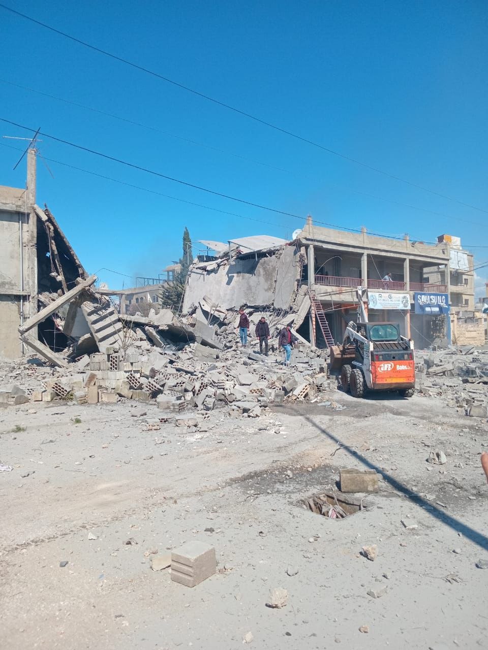 دمار كبير جراء الغارة التي استهدفت منطقة الزراعة قضاء مدينة…