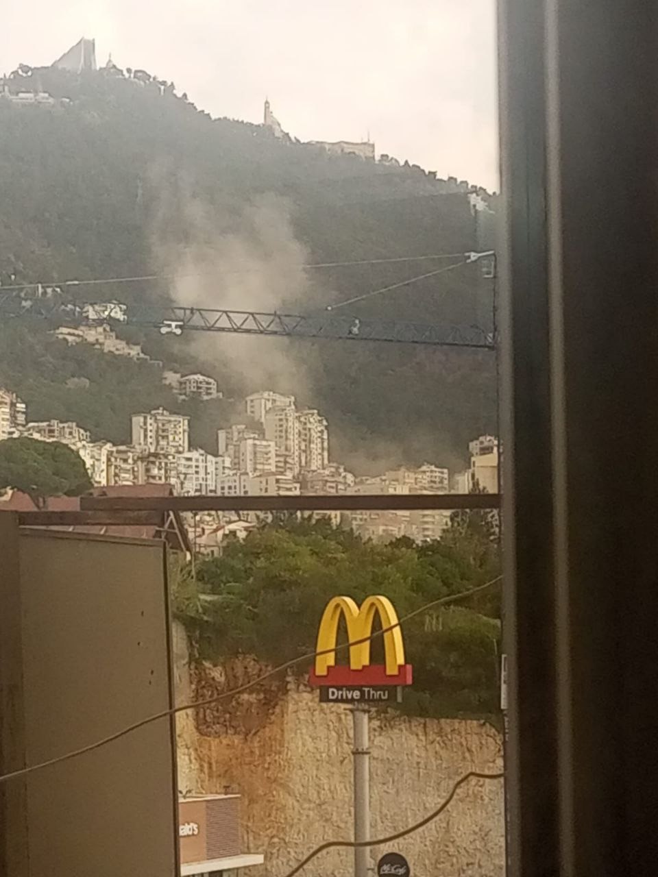 مراسل “ليبانون ديبايت”: غارة إسرائيلية تستهدف شقة سكنية في ساحل…