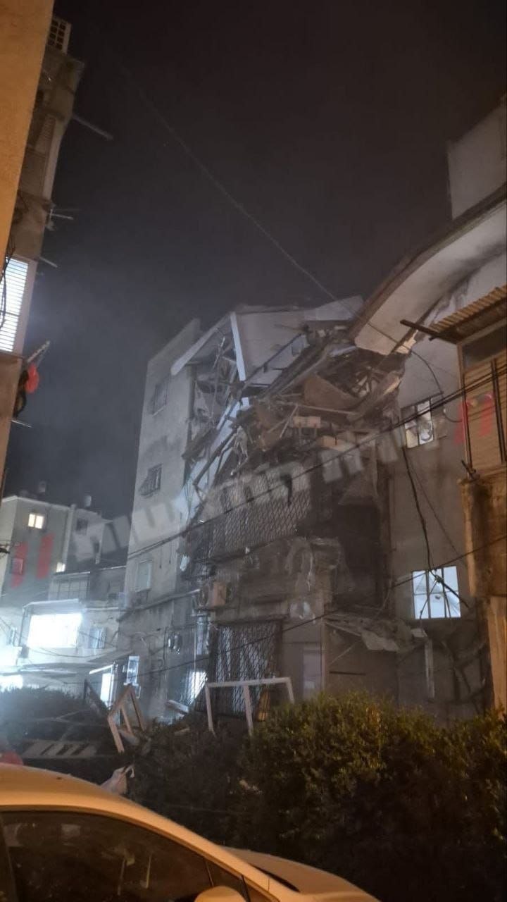 مشاهد من بني براك في تل أبيب بعد استهدافها بالصواريخ…