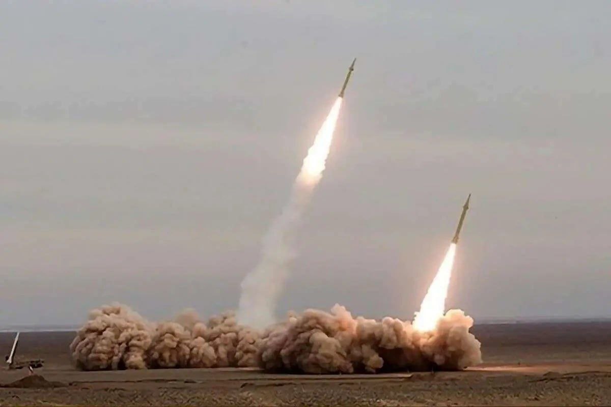 عاجل || الحرس الثوري الإيراني يطلق ثلاث رشقات صاروخية متتالية…