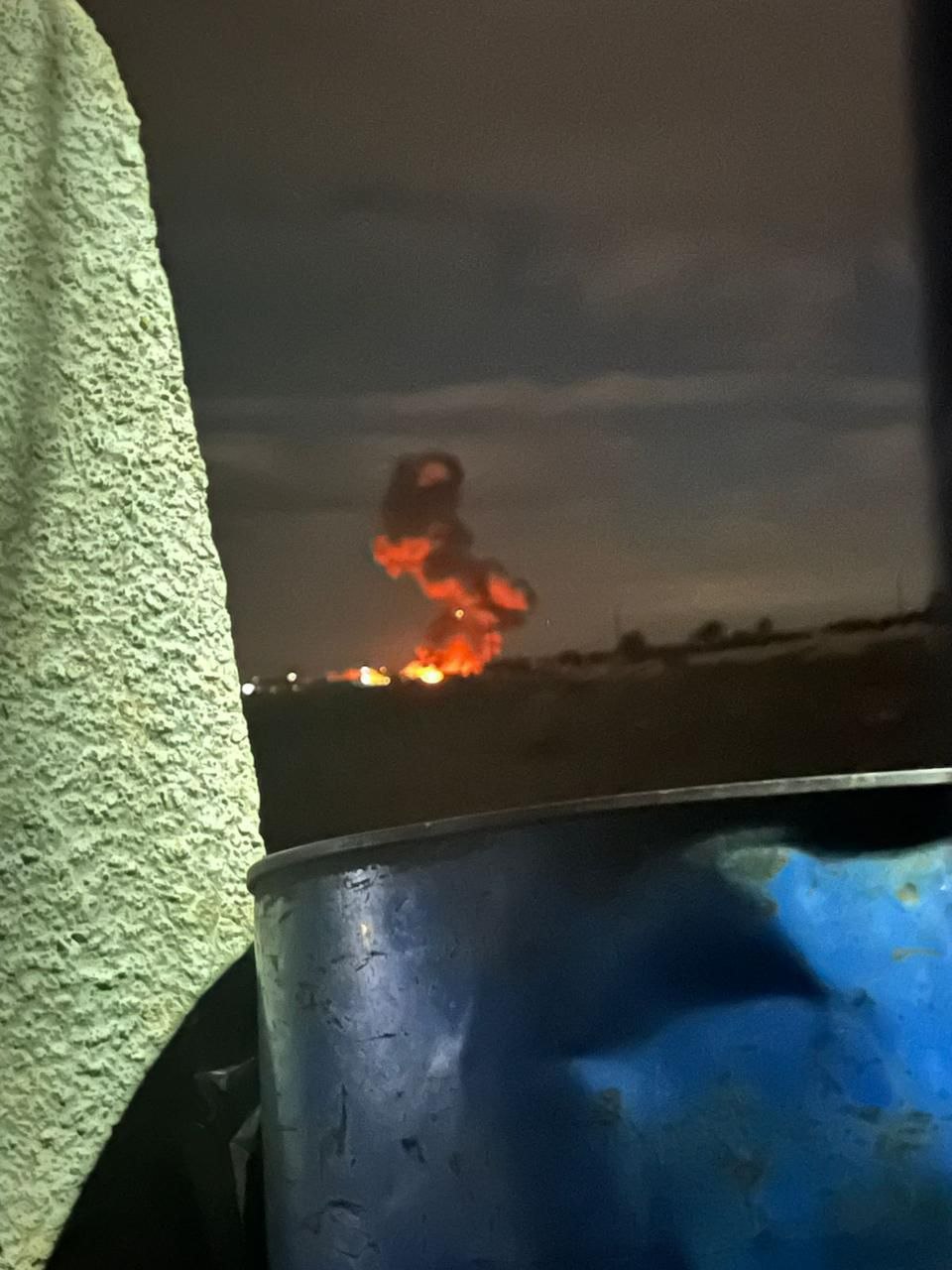 🚨 غارة صهيونية تستهدف محيط بعلبك، وأنباء عن وقوع إصابات.