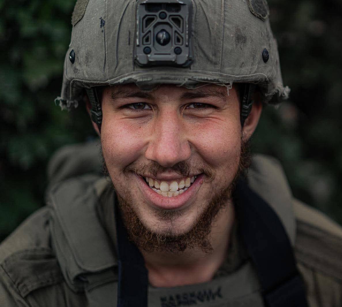 جيش الاحتلال يعلن عن مقتل جندي من لواء المظليين وإصابة…