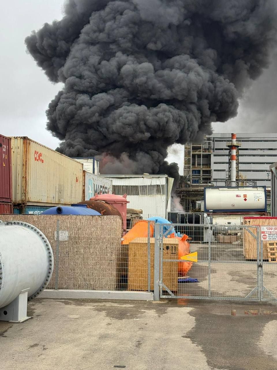 مصادر عبرية: انفجارات جديدة تهز المصنع الذي تعرض للقصف الإيراني…