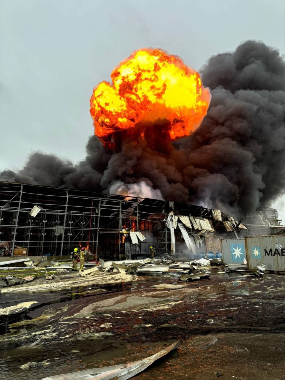 شهود عيان || انفجارات مستمرة بمصنع الكيماويات في النقب المحتلة،…