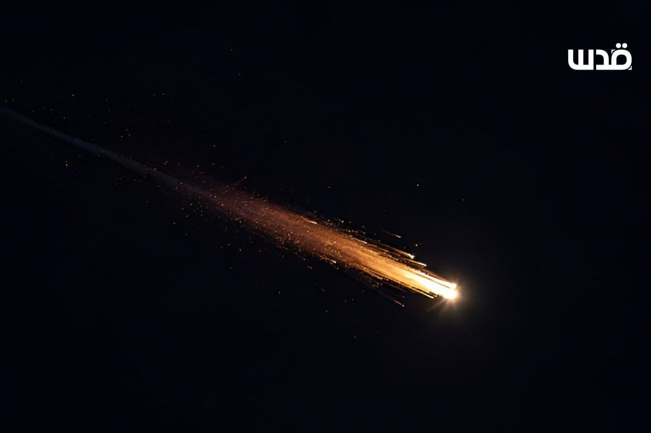 صورة | صاروخ انشطاري إيراني في سماء بئر السبع المحتلة…