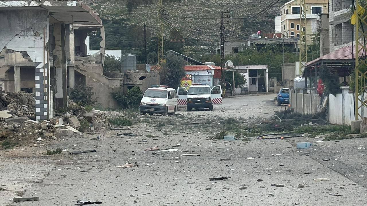 غارة صهيونية تستهدف محيط مركز الهيئة الصحية الإسلامية في المنصوري…