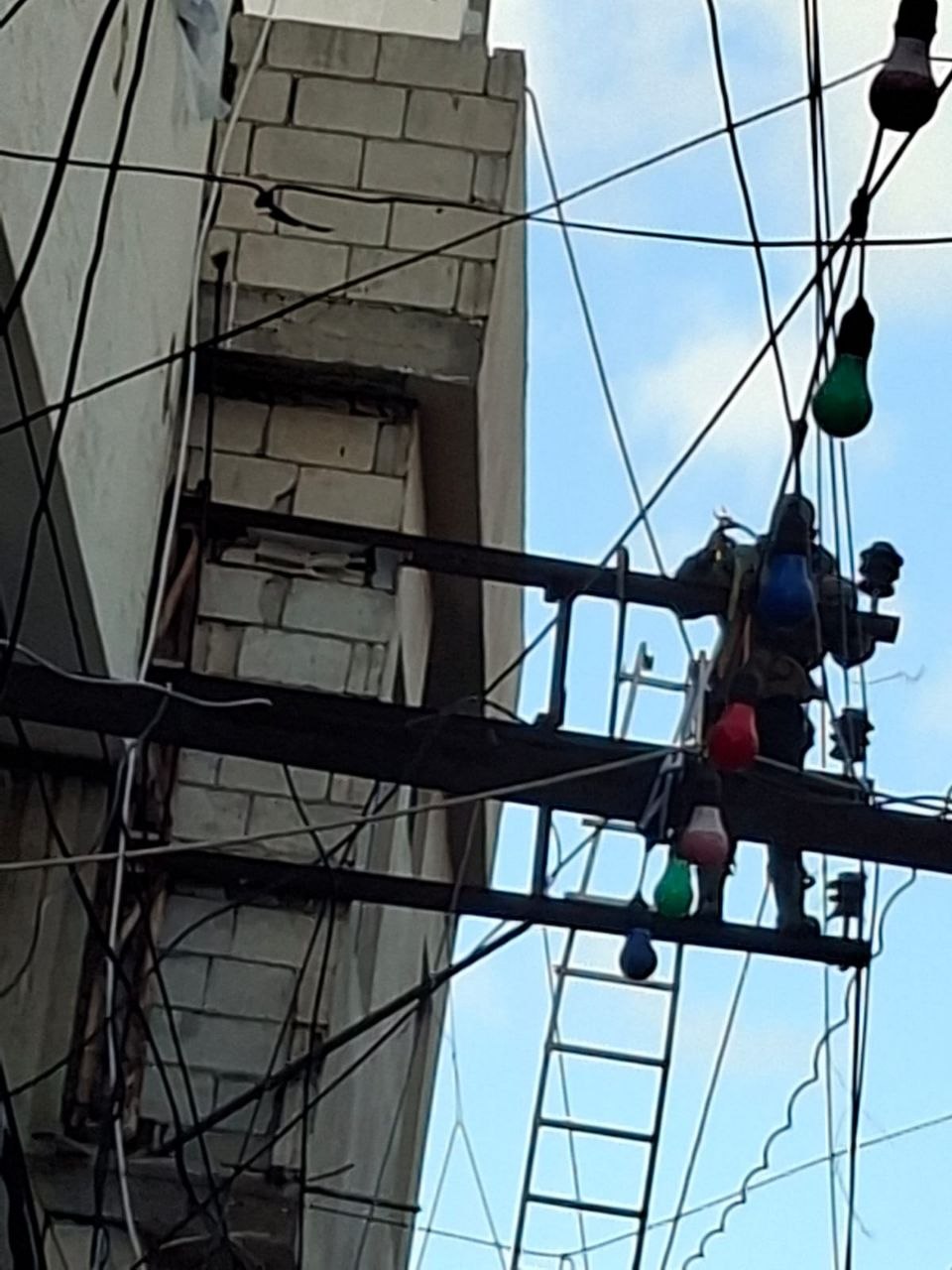 إصلاح توتر الكهربا الذي تضرر إثر اشتباك ليلة أمس في…