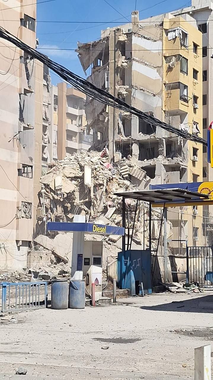 المبنى الذي استهدفه طيران الاحتلال في الضاحية الجنوبية لبيروت قبل…