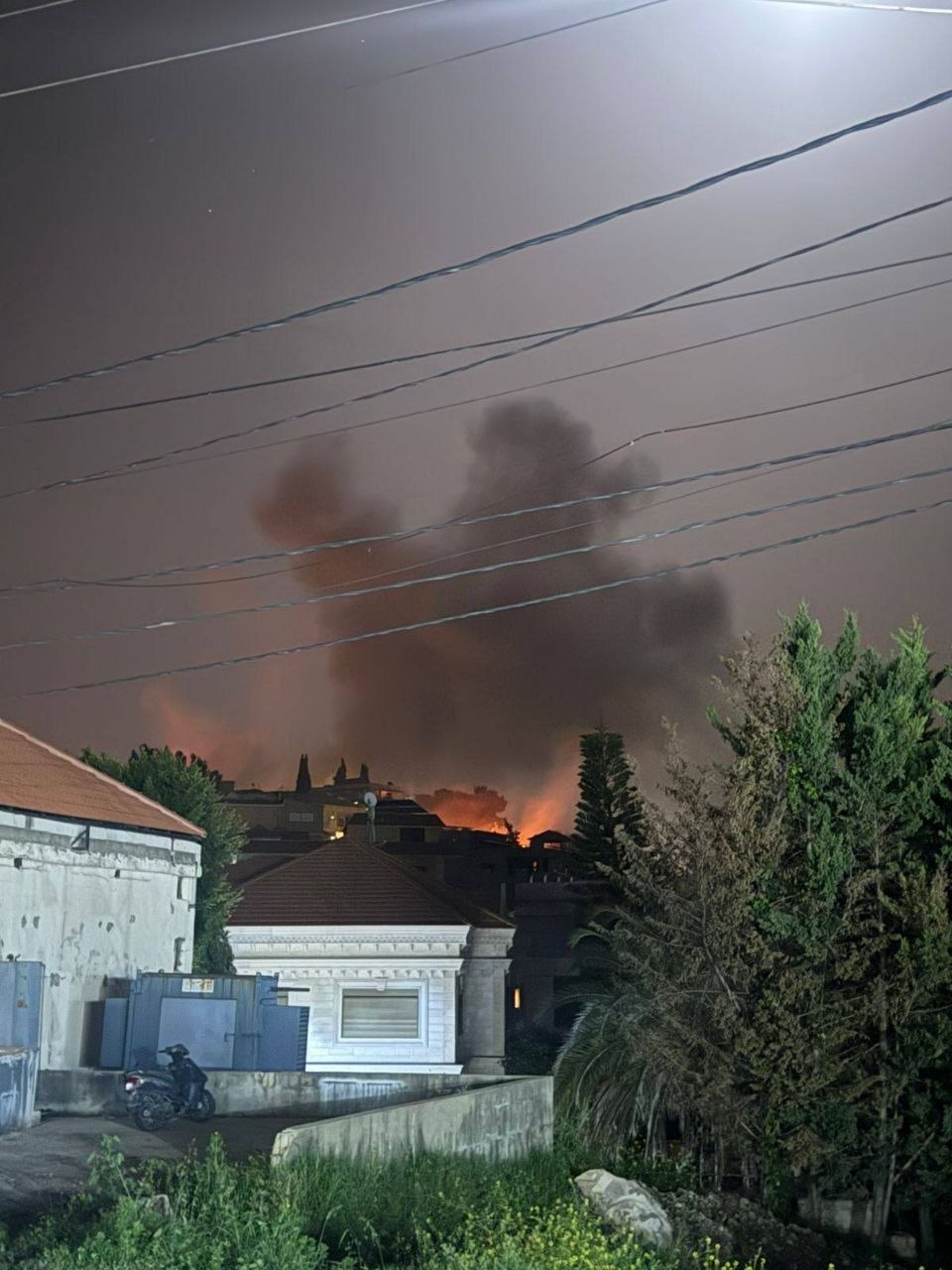 🚨 غارات صهيونية على بلدة كفرحتى في قضاء صيدا جنوبي…