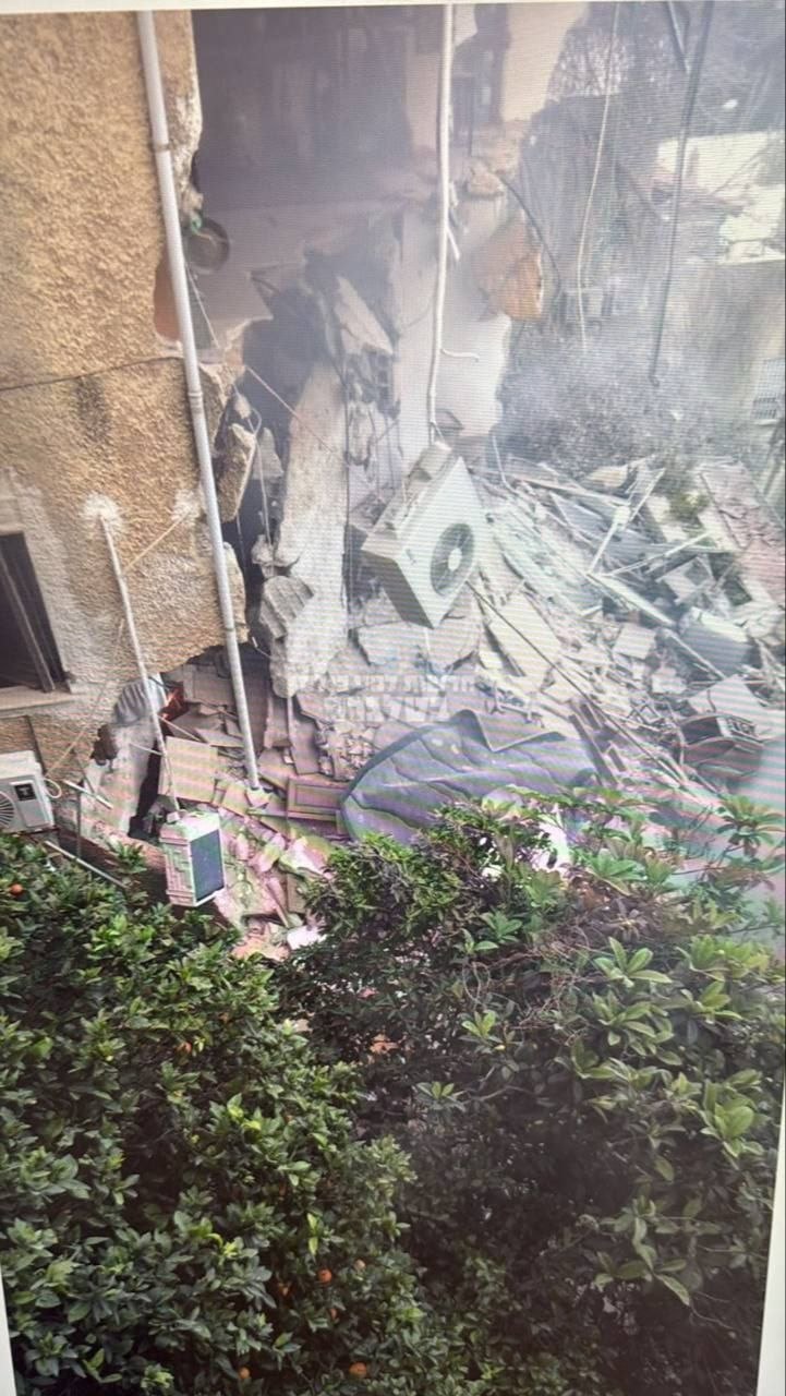 إسعاف الاحتلال: سقوط شظايا صاروخية على 3 مواقع مختلفة في…