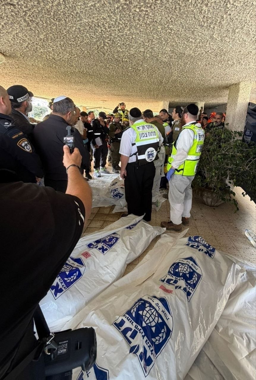 جثث المستوطنين الأربعة الذين قتلوا تحت أنقاض مبنى في حيفا…