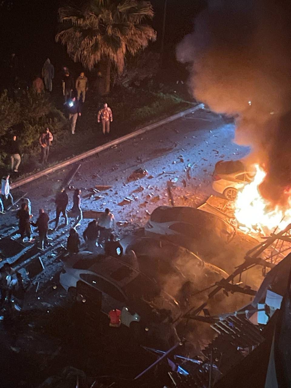 🚨 من مكان الغارة الصهيونية التي استهدفت مدينة صيدا.