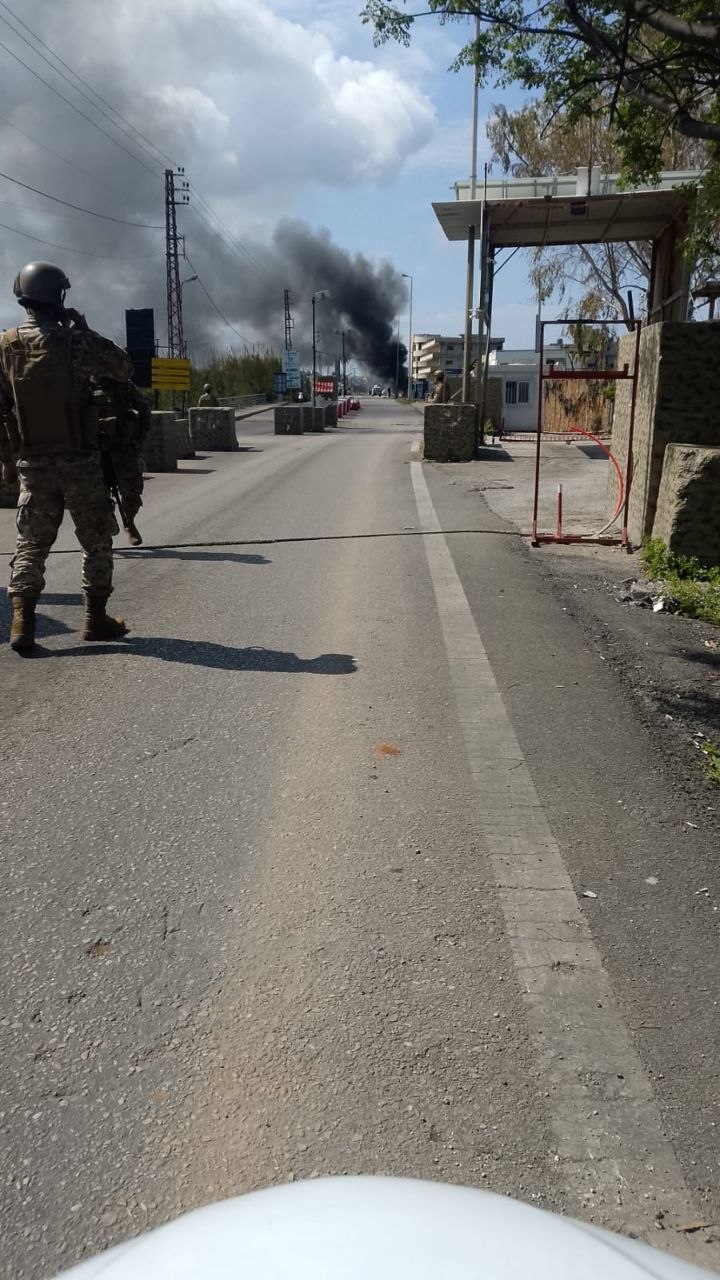 عاجل || طيران الاحتلال يستهدف سيارة بالقرب من حاجز الجيش…