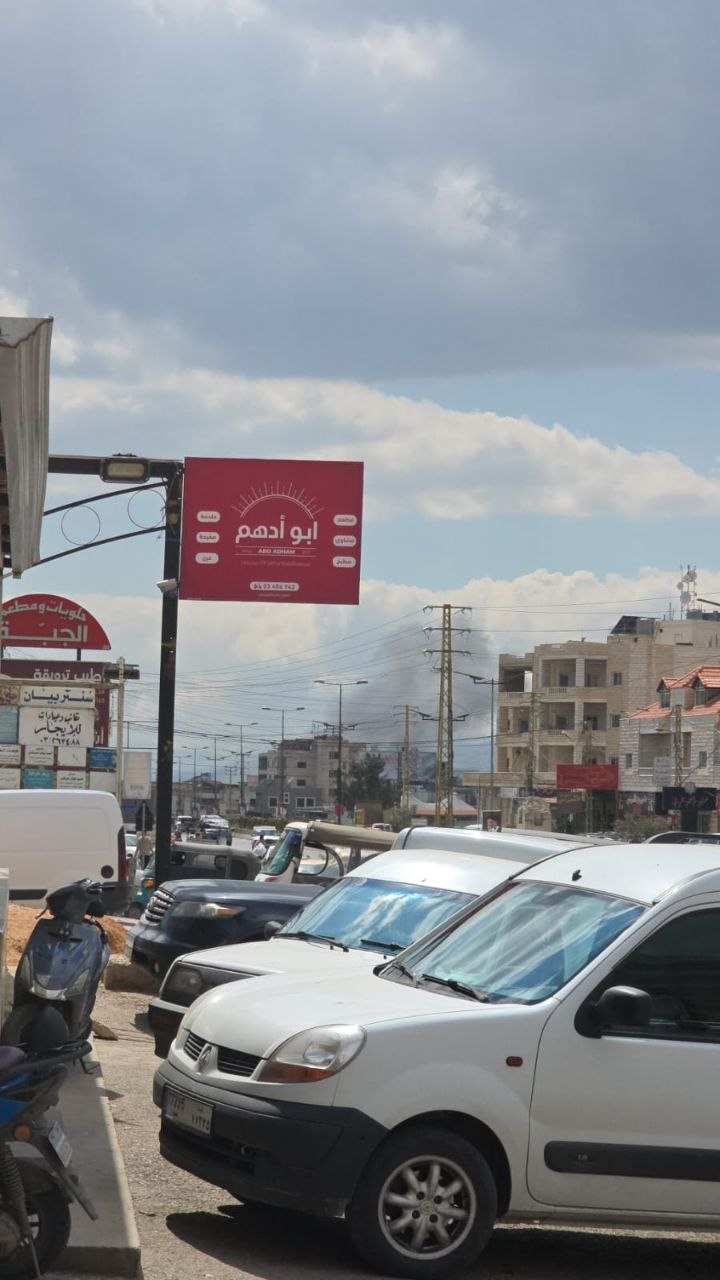 غارة تستهدف منطقة دورس في بعلبك شرقي لبنان، بالقرب من…